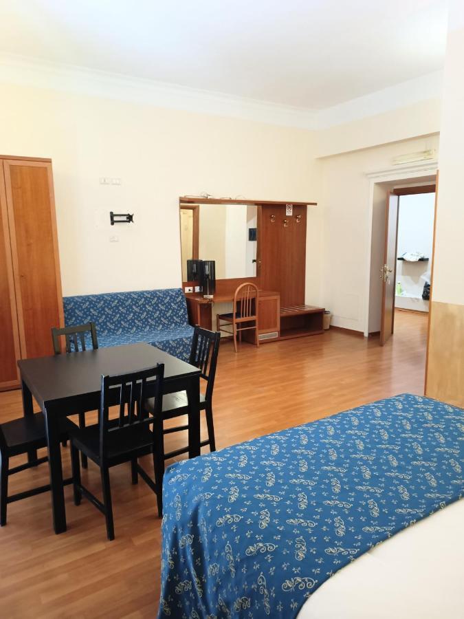 Opera Italian Suite Rome Exterior photo